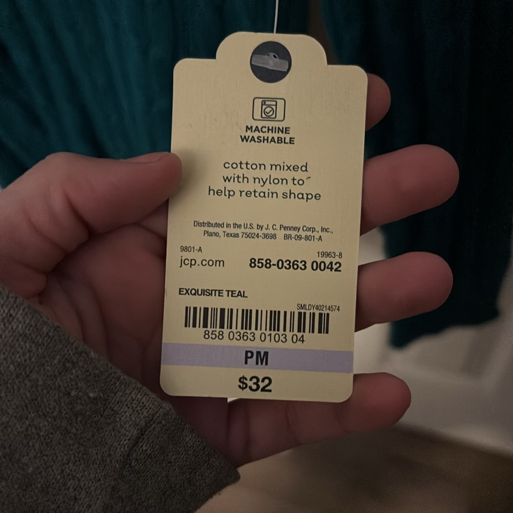 sweater - Picture 4 of 4